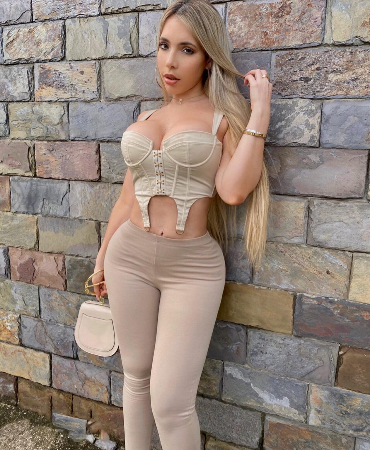 Vanessa Bohorquez Bio, Age, Career, Net Worth, Height,