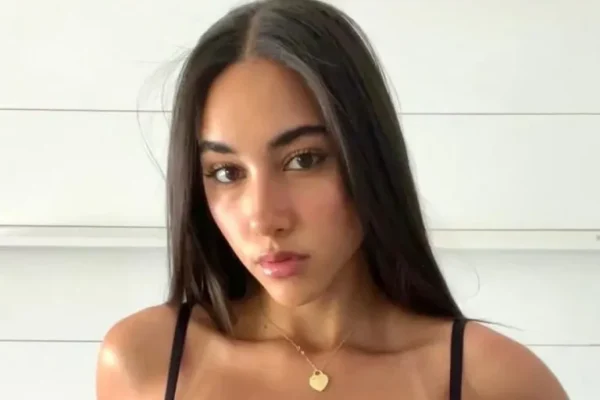 Izzy Green Bio, Age, Career, Net Worth, Height, Education, Boyfriend & More