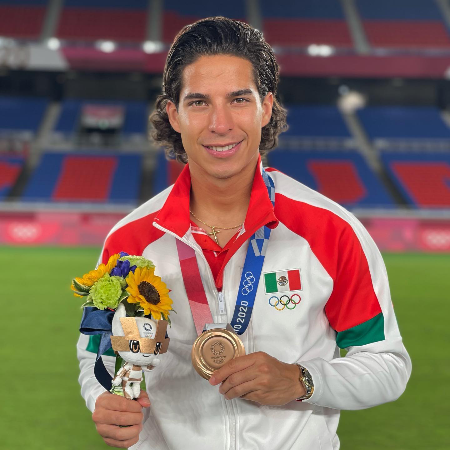 Diego Lainez Bio, Age, Career, Net Worth, Height, Education, Girlfriend & More